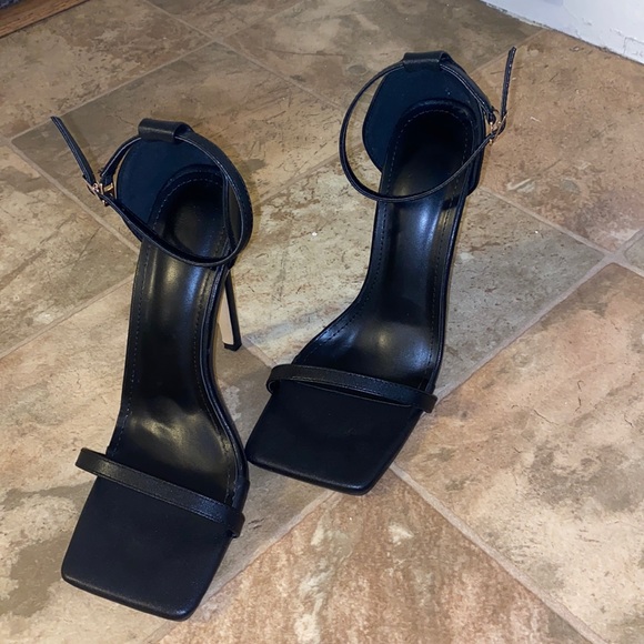 Black heels - Picture 1 of 2